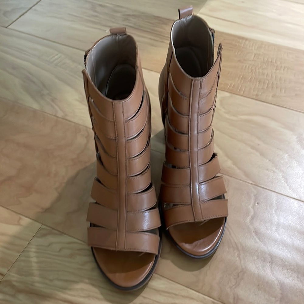 Leather cutout sandals